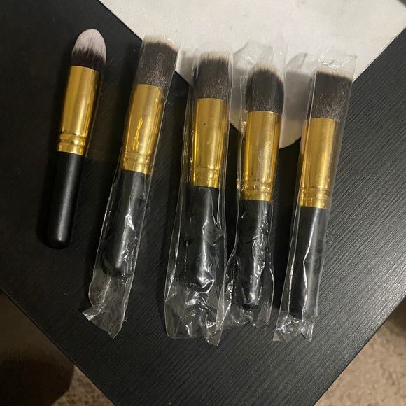 5 makeup brushes - Picture 2 of 3